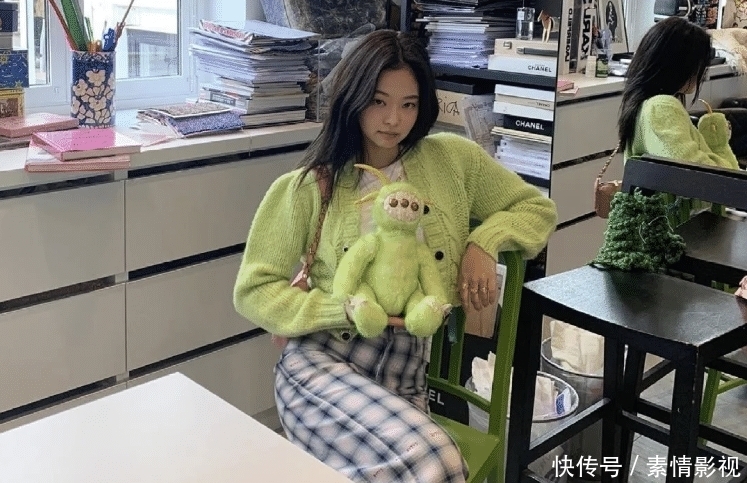  #全网#这件单品火爆全网，春天小清新的穿搭，这样穿准没错！