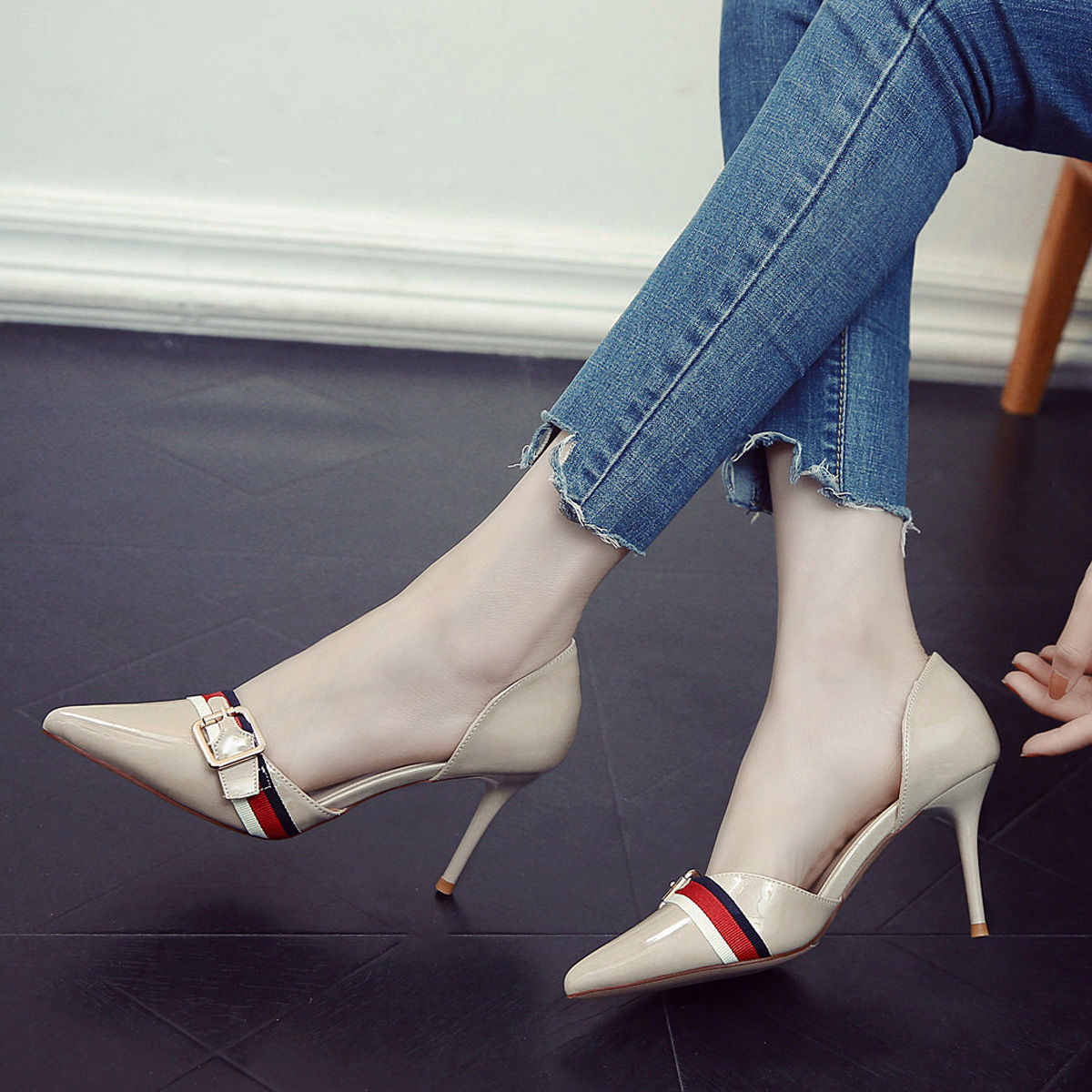 平底鞋太土了!八月上新的高跟鞋上脚好看又好穿，老公挪不开眼