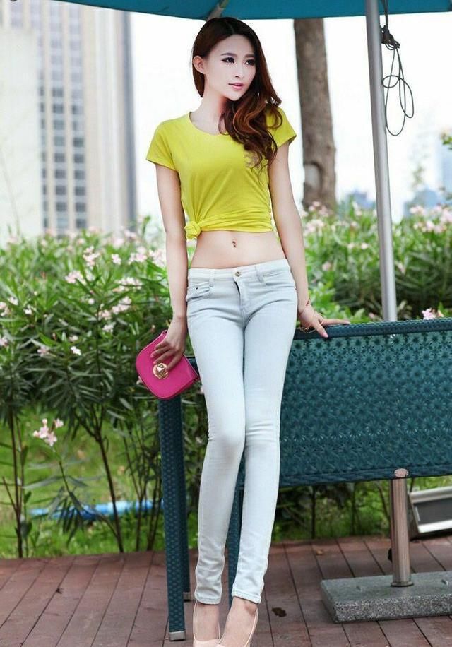 紧身牛仔裤，穿出恰到好处的潮流气息