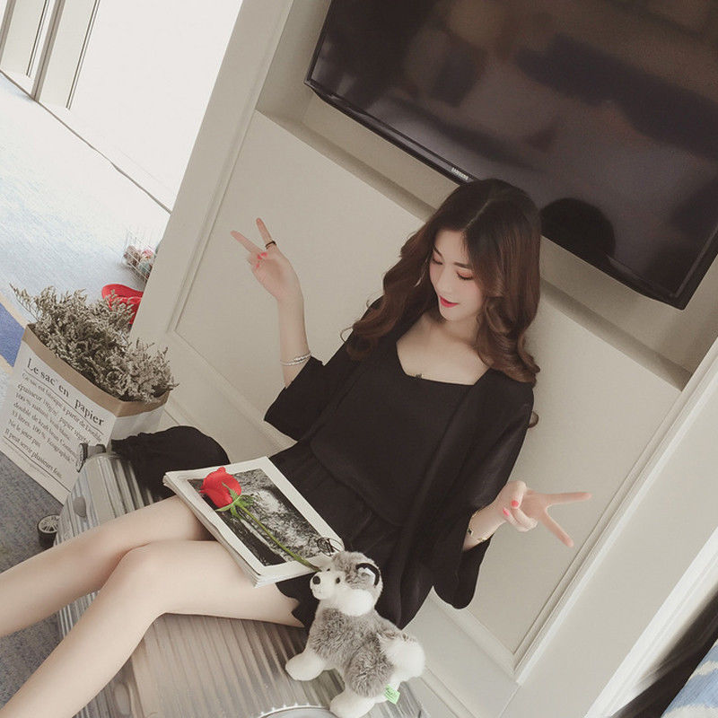 败家老婆简直太迷人!穿这样的吊带+短裤套装，魅力四射超女人