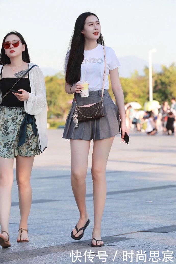 成都街拍: 温婉尔雅的小姐姐就是一道风景线