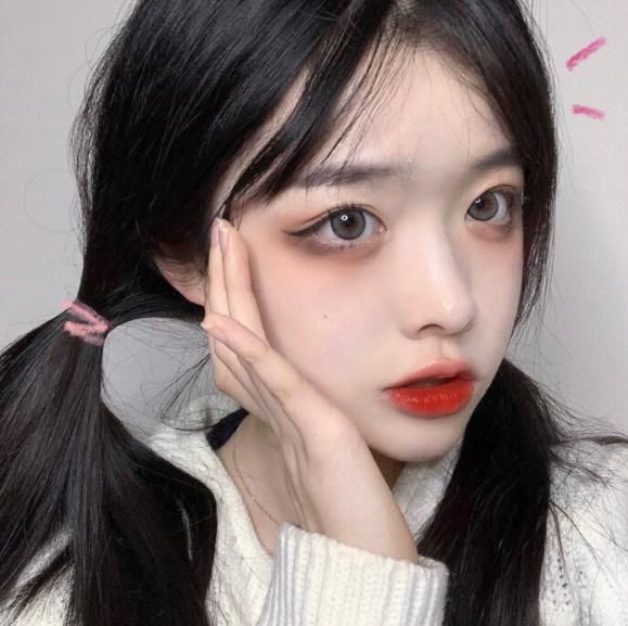  #好看的女孩#天生耐看脸的3点标志，中一条颜值就不低，让人越看越移不开眼！