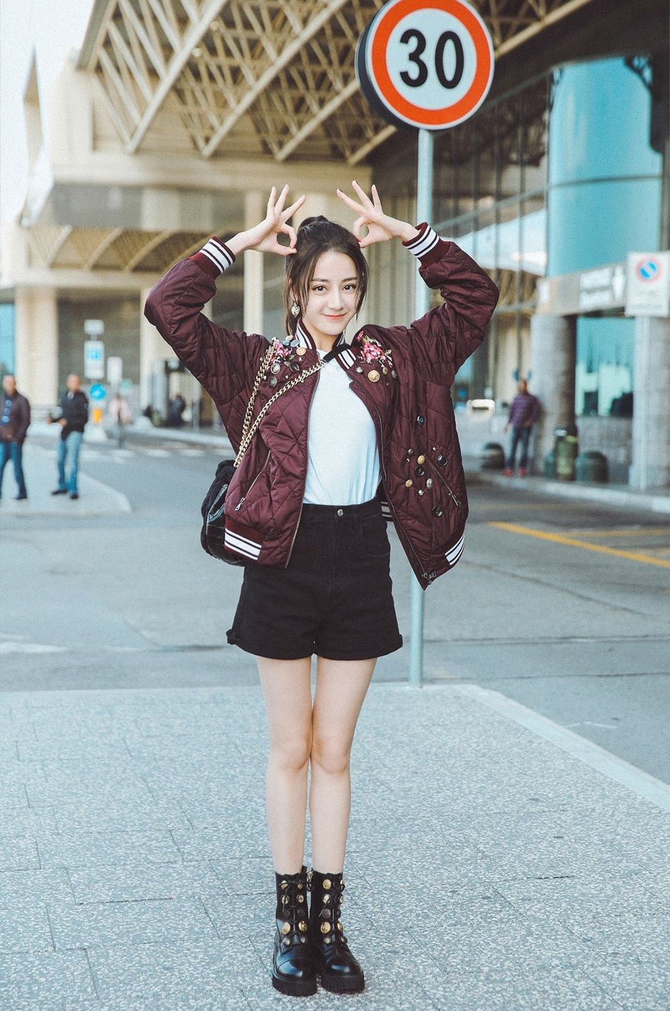 迪丽热巴:这个美腿又直又长