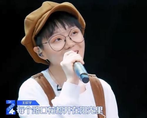 「不少」Lisa参加《青你》至今，只用中文喊过一位学员名字，网友：有眼光