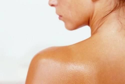 后背时不时抠出“黄色小米粒”，多半螨虫暗潮蠕动，赶紧用这3招