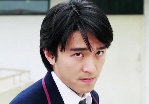  『低调』周星驰凭演技爆红，出道多年超低调，录视频鼓励医护人员超暖心