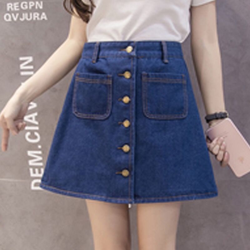 穿牛仔裤已过时了，现在流行直接穿的包臀裙，谁穿谁时髦