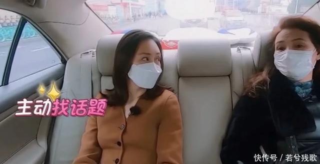 『王鸥』王鸥母女仨同框!与妹妹颜值差别大,妈妈态度冷漠对俩女儿大不同