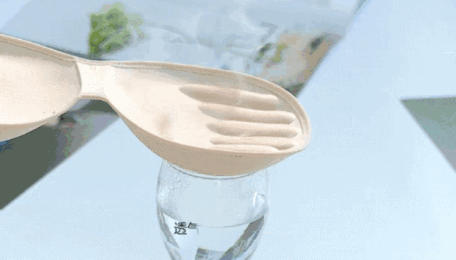 美胸已经不能满足了，心机girl们开始注重舒适性感美背了!