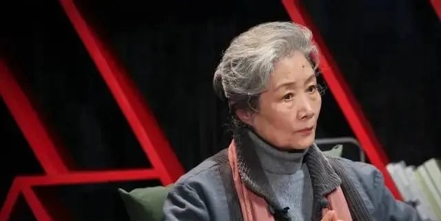  封容■让人喷饭的神仙配角！房似锦的妈在众妈里C位出道，被封容嬷嬷2.0