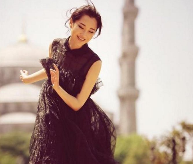 许晴太美，普通衣服穿出女神范儿，网友:老公主不是白叫的