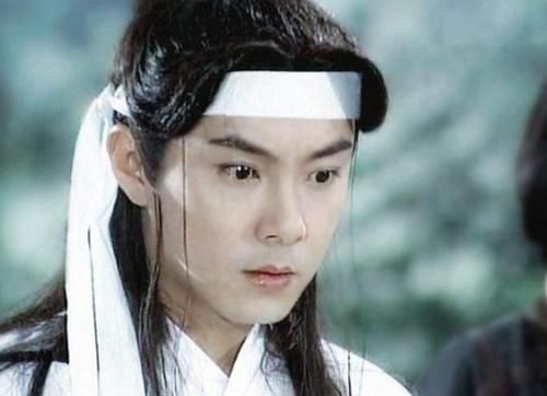 年轻时的张卫健,被港媒评价为粉雕玉琢,实在