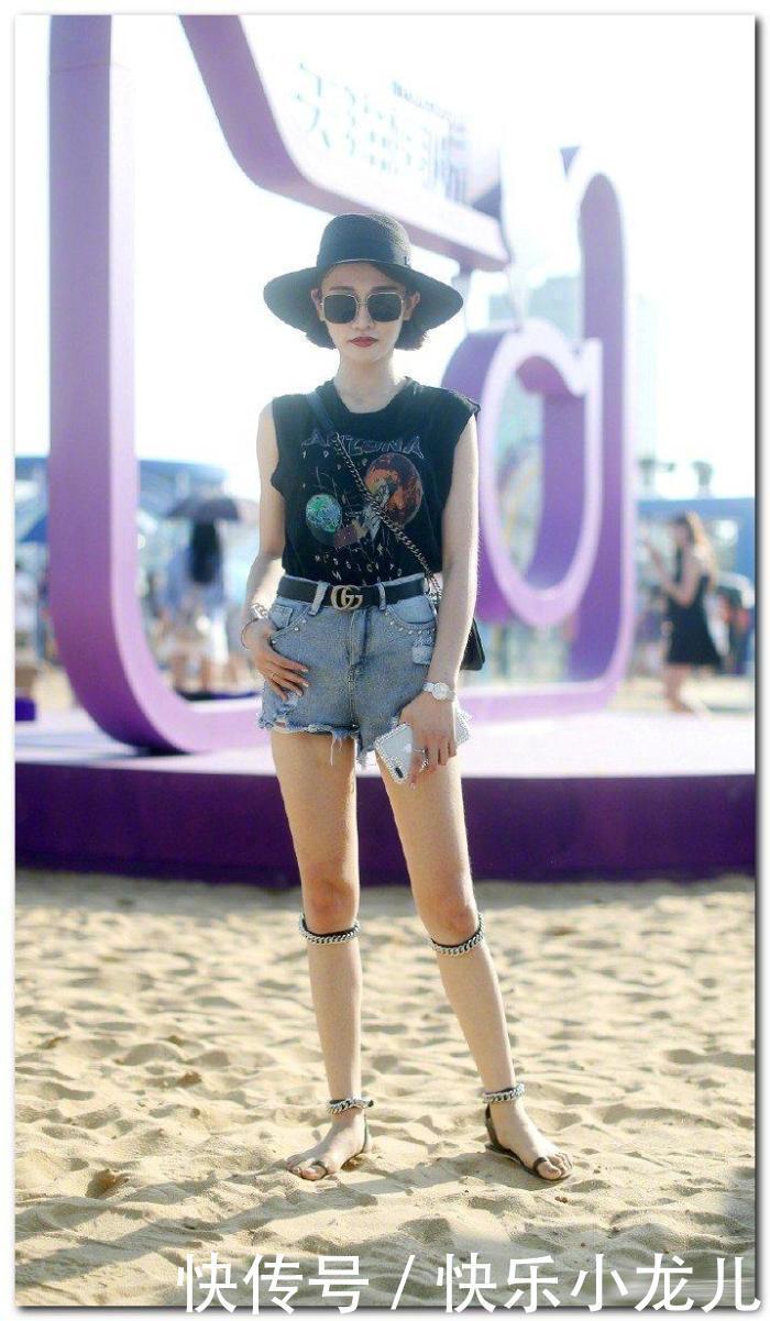 『美女』美女街拍: 一组青春靓丽有着大长腿的小姐姐, 你最喜欢哪个?