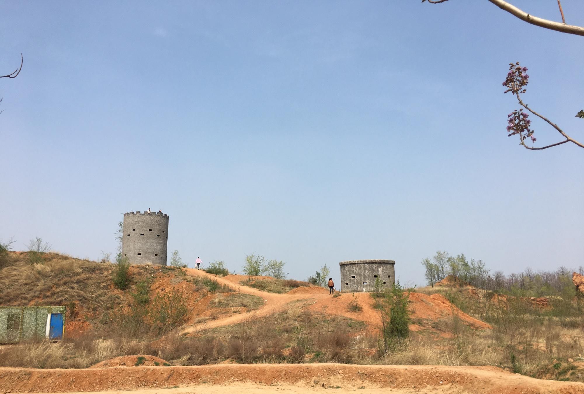  「拍下」临颍：这个清明节小姑娘跑到榆林村，拍下了一组美照