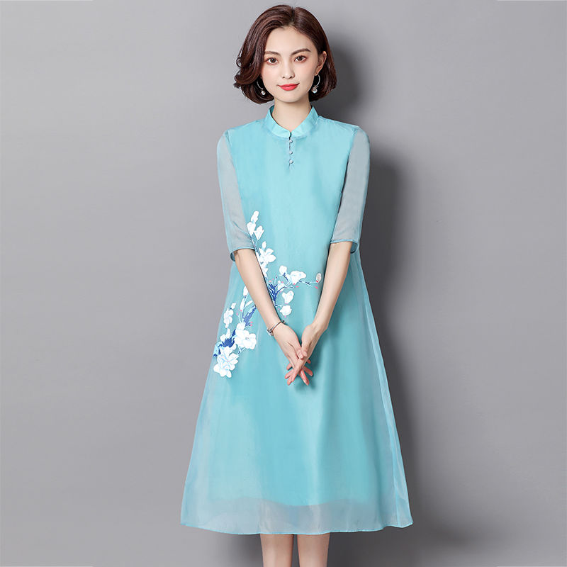 女人45岁别服老，穿这12款旗袍，年轻20岁不止，女人味十足