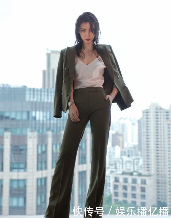 李冰冰亮相，造型又酷又美，真想自己45岁也能有这种身材！