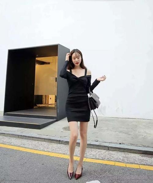 包臀裙的女生: 如果图5能做哥的女朋友, 那真是三生有幸