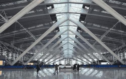 [大厅]为什么火车站大厅要建几十米高？到底有什么作用呢？看完
