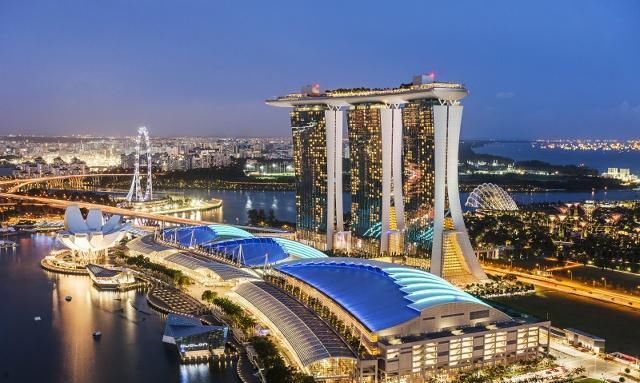 面积和中国上海相当的新加坡，为何机场却能始终排名世界第一？