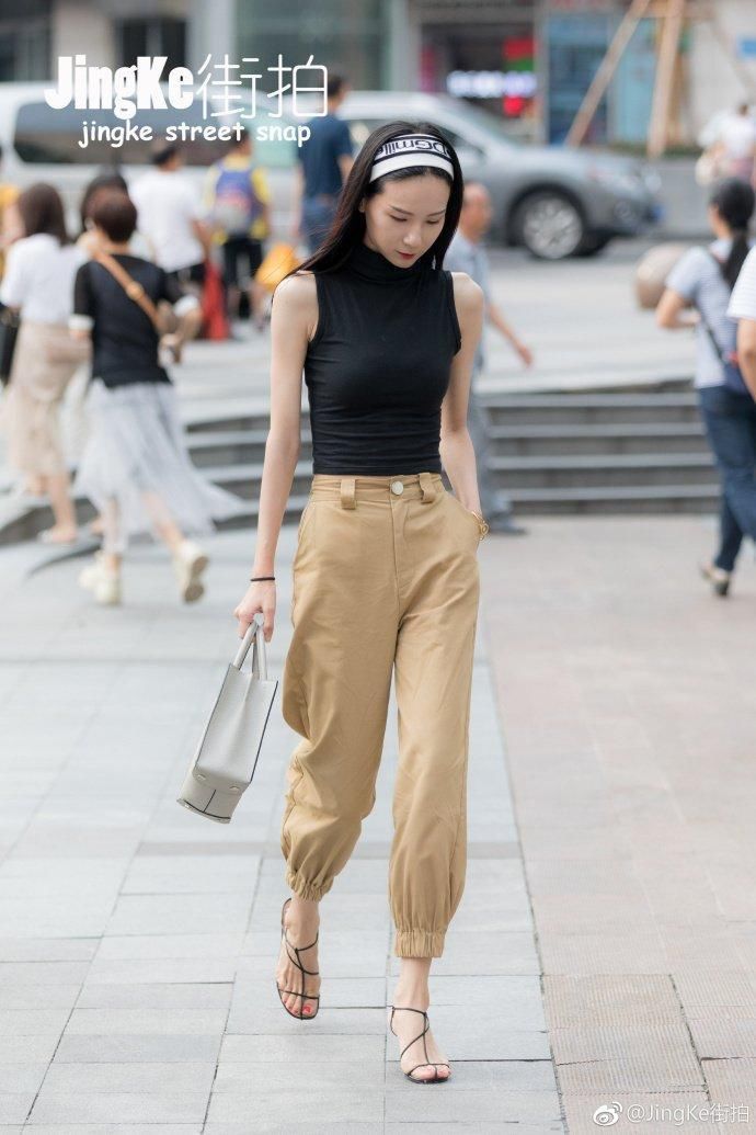 街拍:身材高挑的美女穿什么有范，好身材能衬出衣服的美