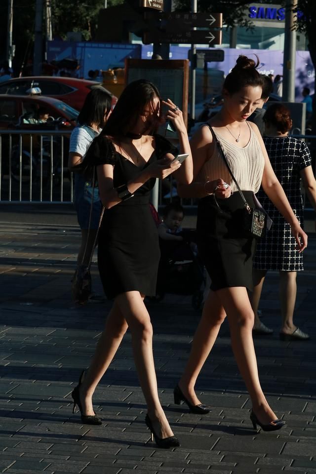 街拍路人，美美的夏日清凉穿搭参考，让你感受回头率飙升的喜悦感