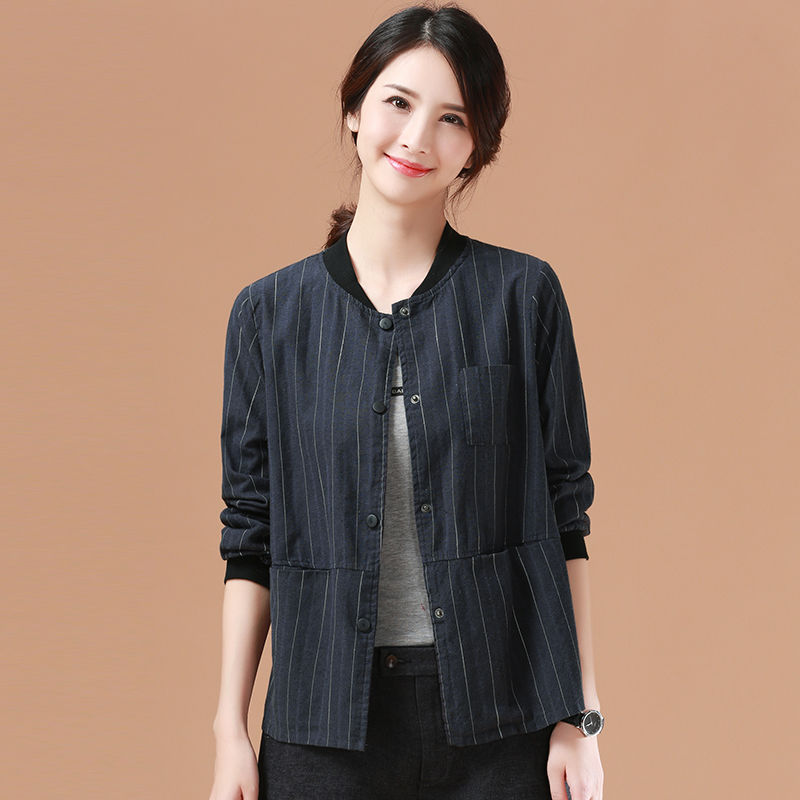 女人怕不怕冷，也别傻买羽绒服!瞧这新出薄外套，不厚不薄刚刚好