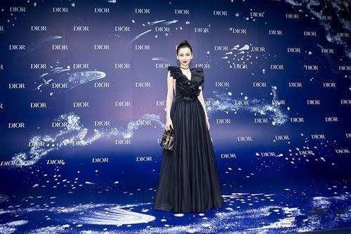 Baby胆太大了！黑色长裙叫板何穗，网友：嫩模和超模差距一目了然