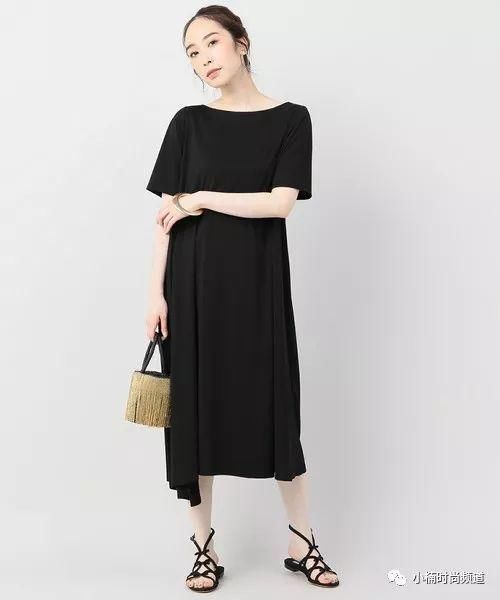 换季穿啥?一件黑色连身洋装让你完美搭出日系时尚