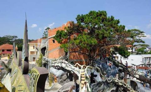  越南旅游：越南最“疯狂”的建筑，为前总统女儿设计建造，犹如一座童话城堡