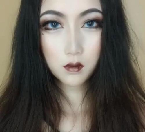 化妆术又称易容术？女神卸妆吓坏众人，网友：大妈是你吗！