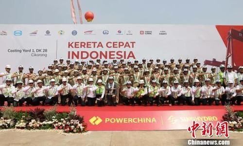  「架设」中企承建印尼雅万高铁建设进展顺利，首榀箱梁架设完成