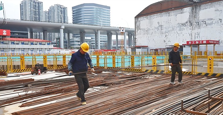  「当下」重大项目工地传来铿锵有力的建设协奏曲，是当下振奋人心的声音