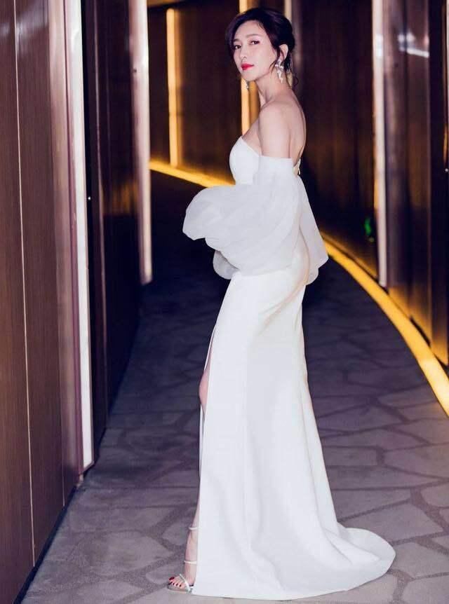 当31岁江疏影撞上25岁杨紫，终于明白气质和年龄哪个更重要了！