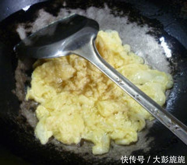 『小炒』牛肉肠炒鸡蛋,鲜香美味的小炒,做法简单便捷