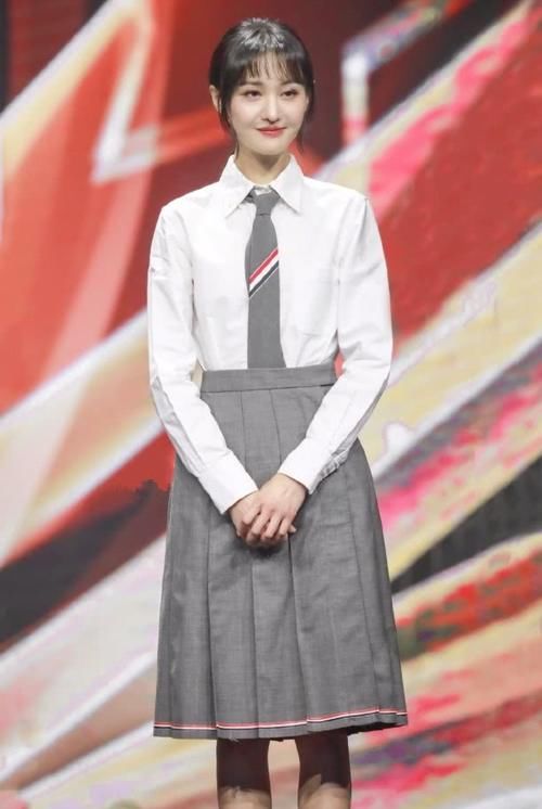  「穿搭方式」简约不挑人的春季穿搭，每一套都美爆了