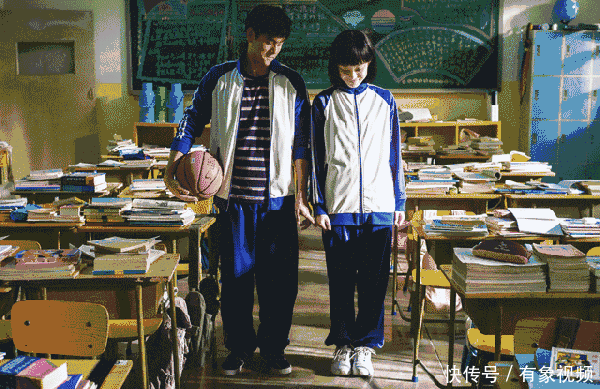 开学了，今年流行的校服裤又更新了！谁穿谁好看！