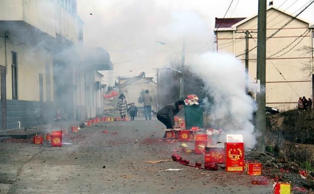 农村兴起“禁炮”风气，老农3句话怒斥伪专家，年味越来越淡？