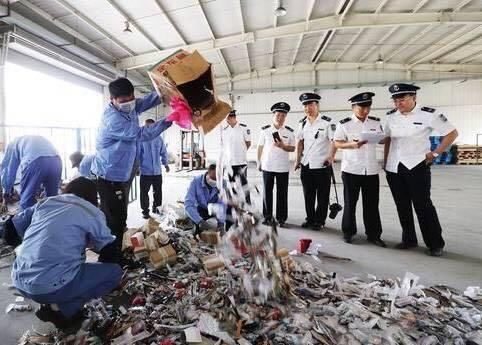 广州站西查获价值数亿元高仿表!让人感叹是这些表竟能远销欧洲?