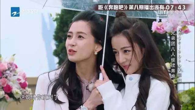 baby迷上驴蹄鞋! 连和迪丽热巴同台都不放过, 但是结果尴尬了