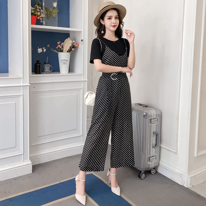 越来越多的女人不穿裤子了,初秋连体衣超有女人味,男人为之着迷