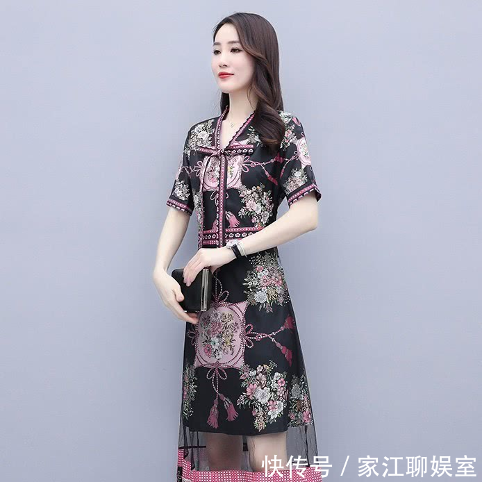 「玩转都市高街风」网纱连衣裙,如何穿搭收腰显瘦?这样穿时尚感十足