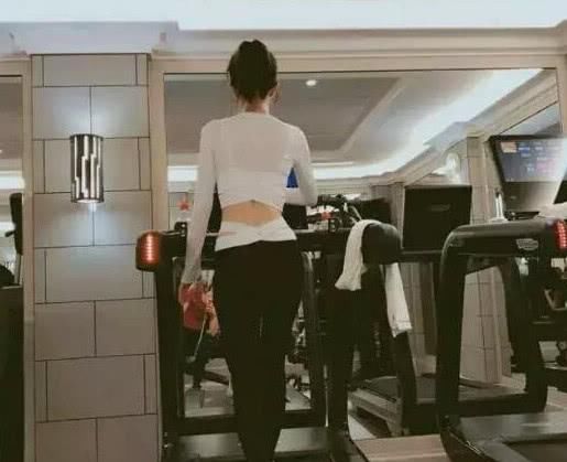 秦岚减肥成功美出新高度，她的减肥秘诀，3点一定要学习哦!