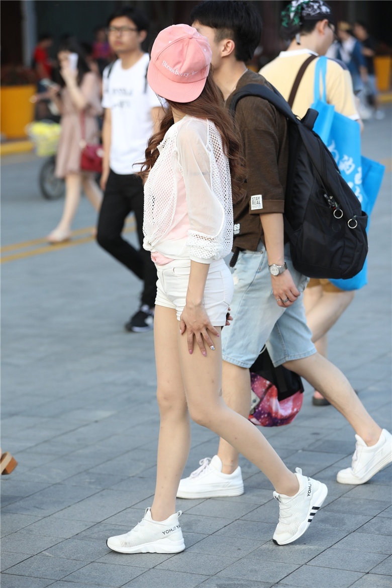 穿肉丝的可爱型小姐姐，清纯的感觉是装不出来的