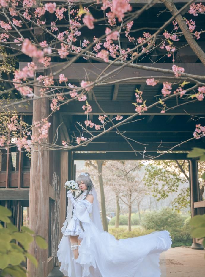 小咖哈哈哈哈:洛天依花嫁cos:我想成为你的新娘,你愿意吗?