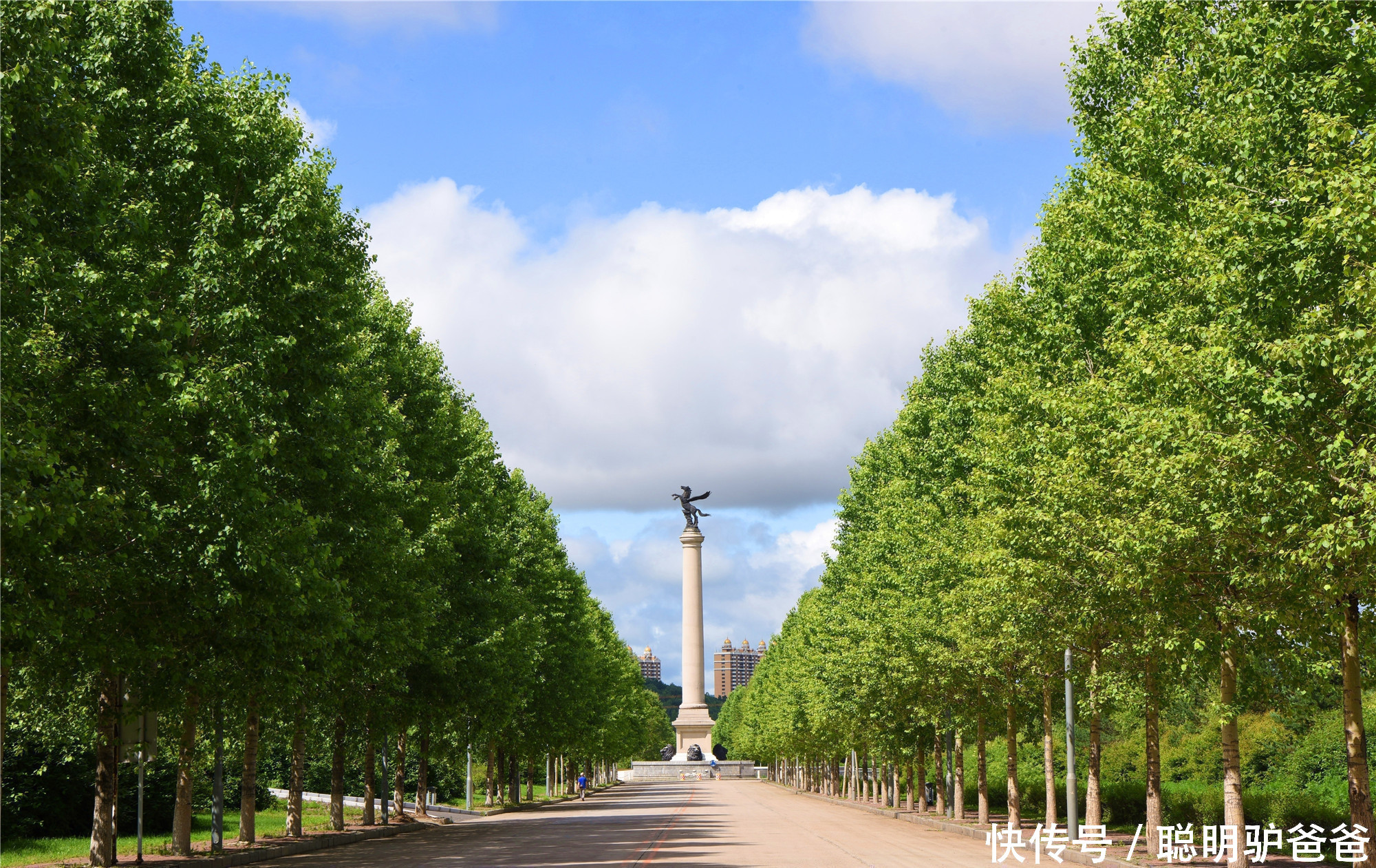 2018重大事件丨中国最大国门景区落成,葫芦里