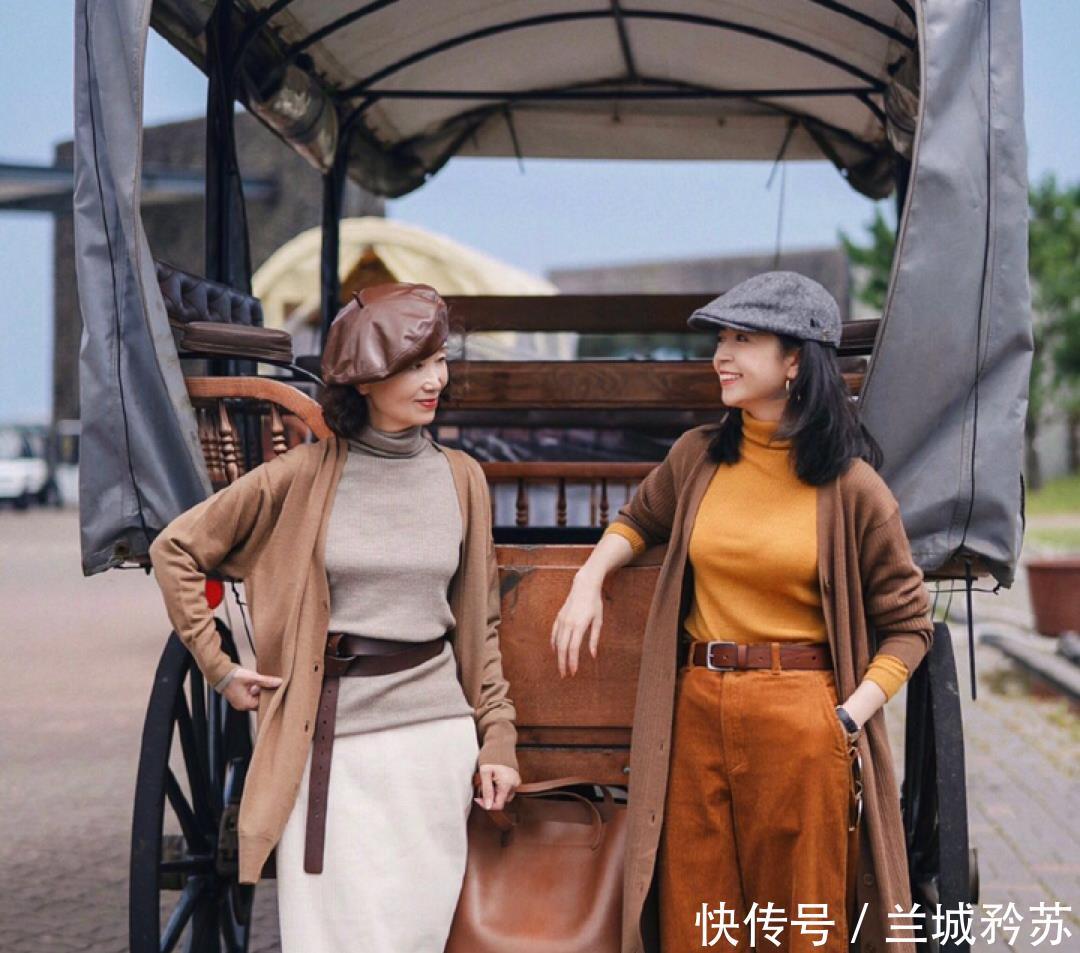  气质：突然发现今秋流行“薄毛衣”，40岁女人穿，美得无懈可击！
