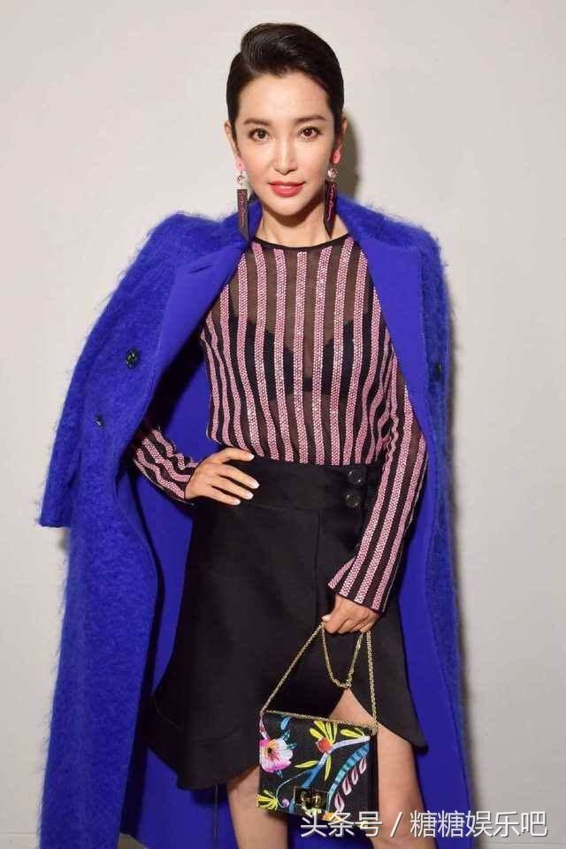 李冰冰米兰时装周，半透视上衣性感妩媚，大秀美腿，一展好身材