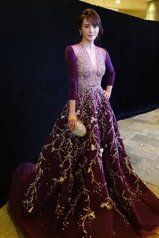 蒋勤勤上半身厉害，42岁身材还是那么有料，网友：陈建斌好眼光