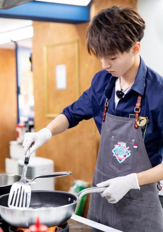 王俊凯随意的抓拍，都是如此的帅气