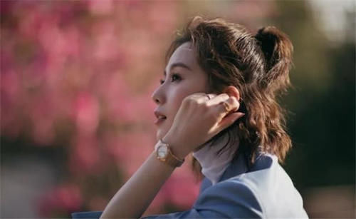  『过时』扎马尾已经过时了，今年流行这4种“半扎发”，时髦显嫩又显脸小